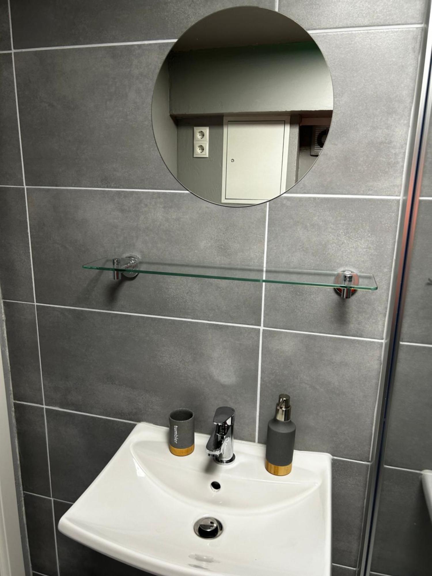 Guidos Place Souterrain Apartment Weissenthurm 외부 사진
