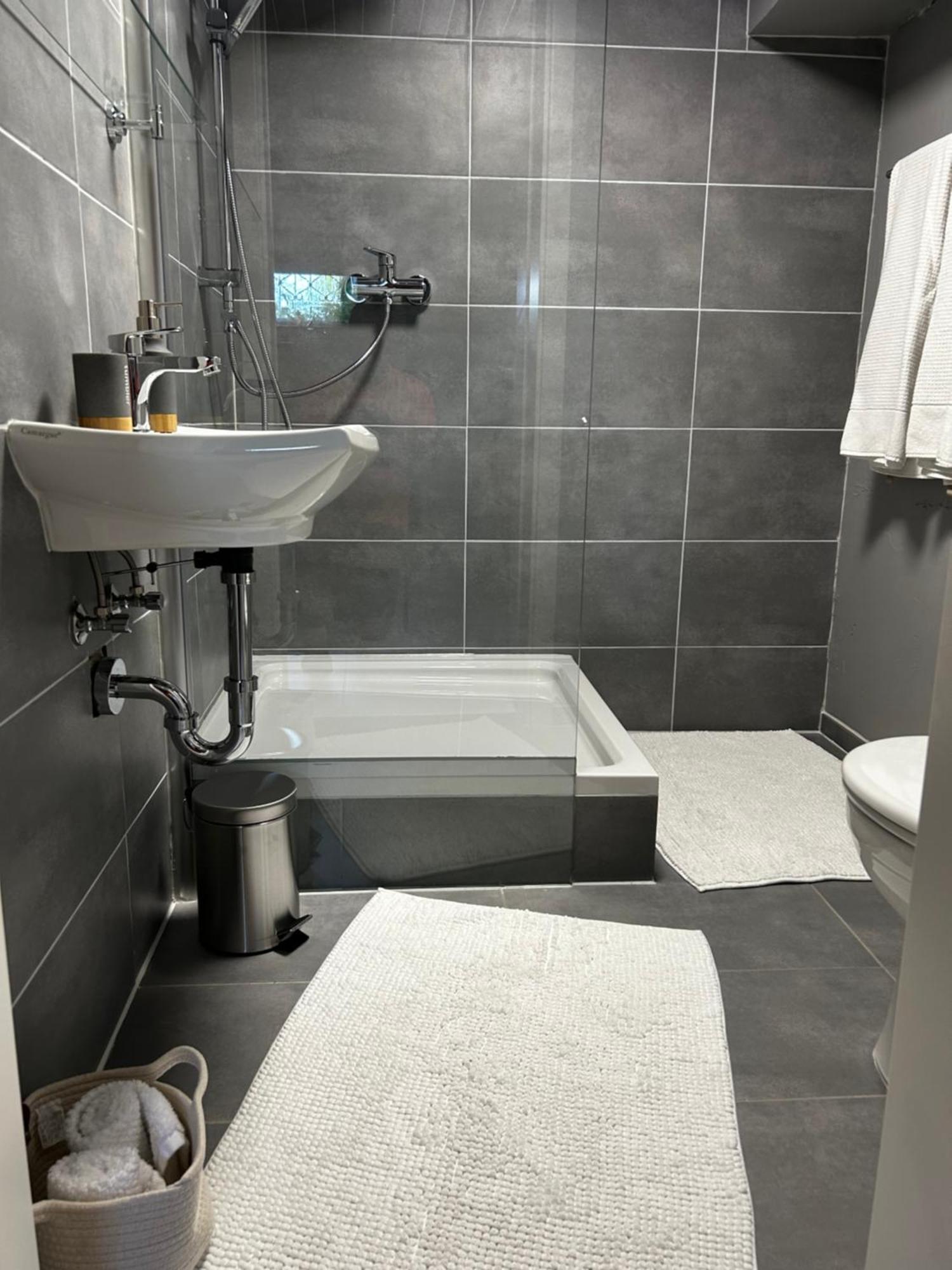 Guidos Place Souterrain Apartment Weissenthurm 외부 사진